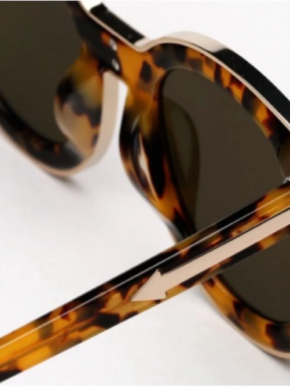 Karen Walker bold round